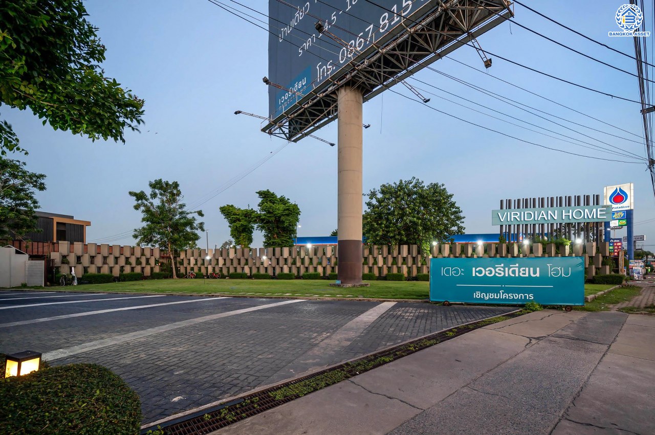 บ้านมือสองตกแต่งใหม่ โครงการ เดอะเวอรีเดียนโฮม กาญจนาภิเษก เนื้อที่กว้าง 75 ตร.ว. ฟังก์ชัน 3 ห้องนอน 4 ห้องน้ำ 1 ห้องอเนกประสงค์ 1 ห้องแม่บ้าน จอดรถได้ 2 จอด บนทำเลดี ติดถนนกาญจนาภิเษก เชื่อมต่อถนนรัตนาธิเบศร์ ถนนนครอินทร์ ถนนกาญจนาภิเษก ใกล้รถไฟฟ้าสายสีม่วง "สถานีตลาดบางใหญ่" และจุดขึ้นทางด่วน "ศรีรัช"...